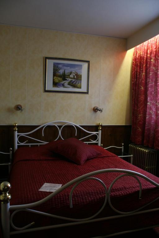 Le Grand Hotel Maubeuge Quarto foto